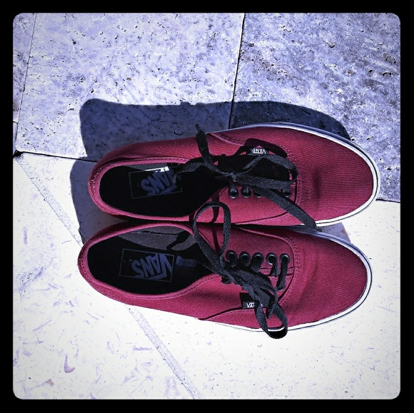 vans shoes maroon color